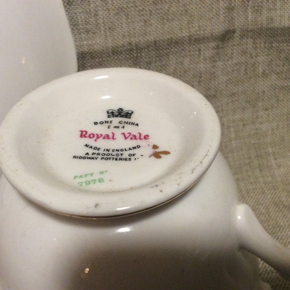 Vintage Royal Vale Teacup and Saucer - Picture 4 of 4